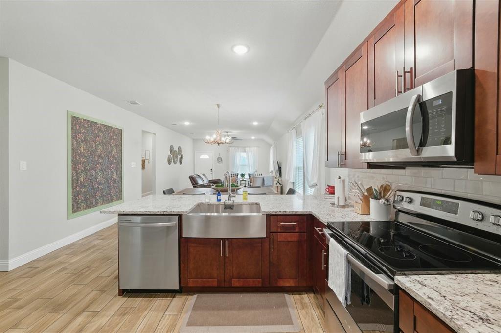 2409 Ross Avenue Property Photo 4