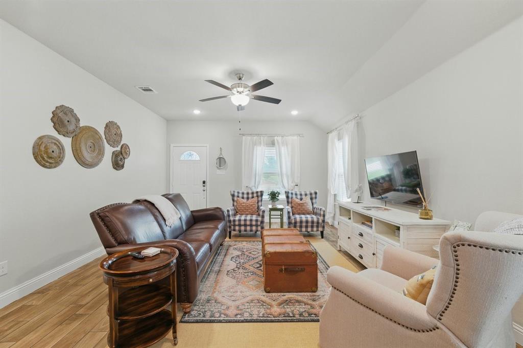 2409 Ross Avenue Property Photo 5