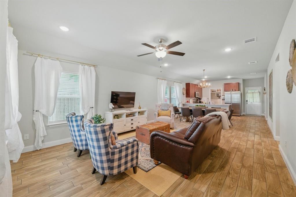 2409 Ross Avenue Property Photo 8