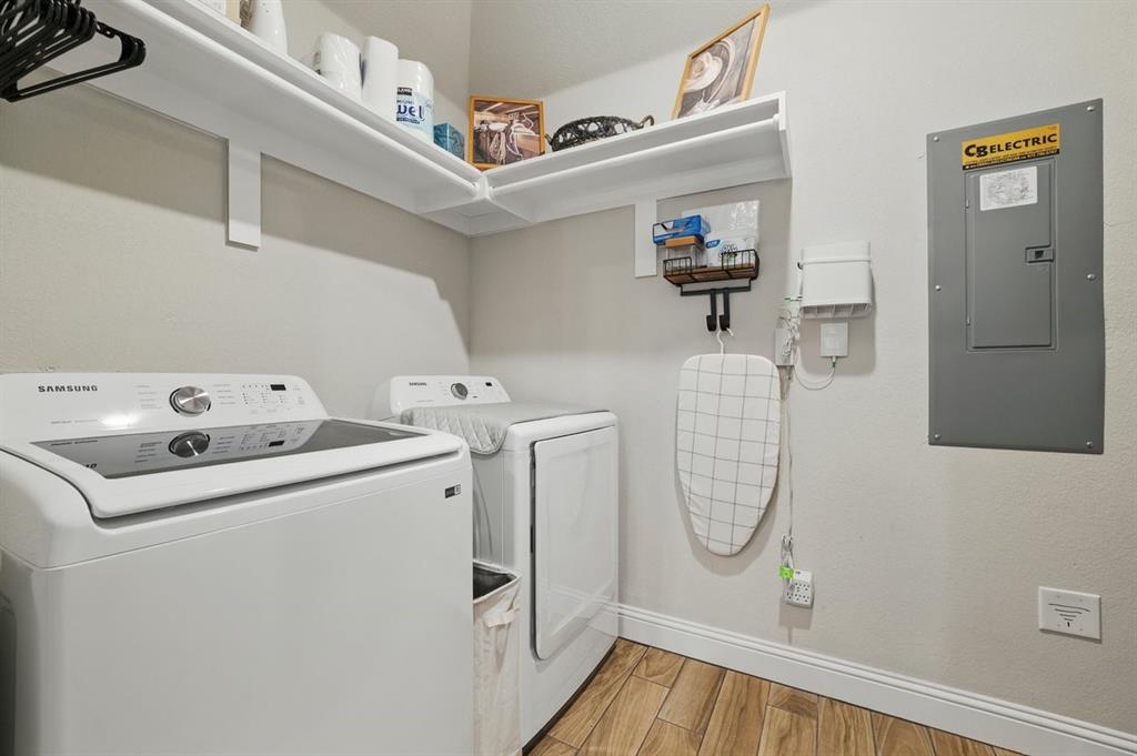 2409 Ross Avenue Property Photo 15