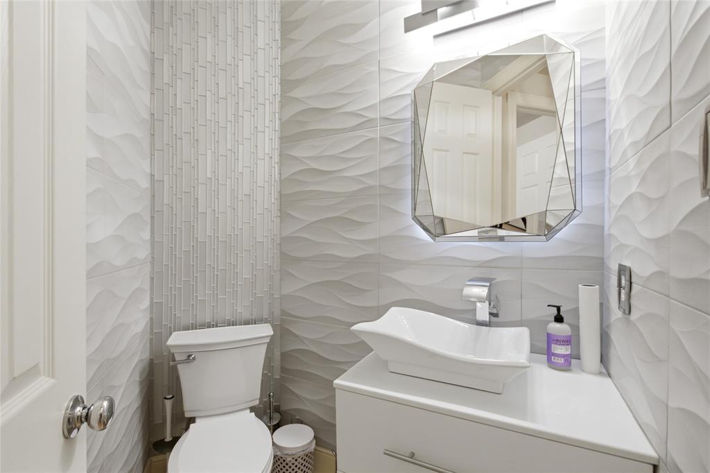 6925 Medallion Drive Property Photo 7