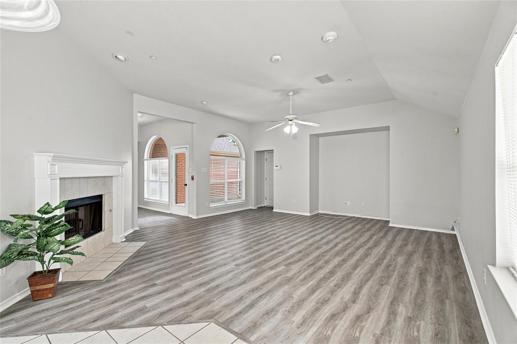 1033 Suffolk Lane Property Photo 7