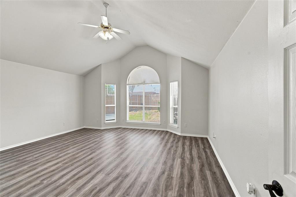 1033 Suffolk Lane Property Photo 10