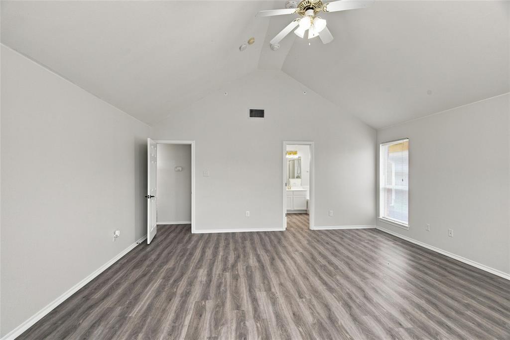 1033 Suffolk Lane Property Photo 11