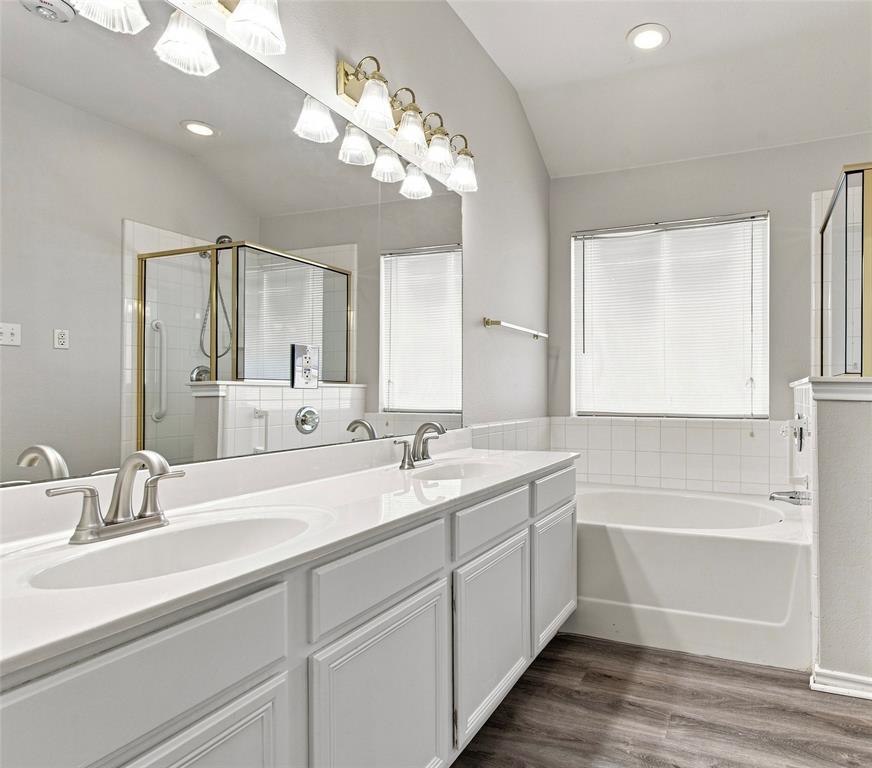 1033 Suffolk Lane Property Photo 12
