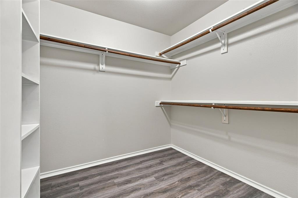 1033 Suffolk Lane Property Photo 14