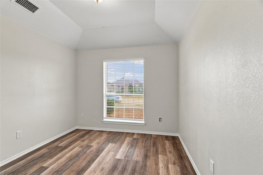 1033 Suffolk Lane Property Photo 16