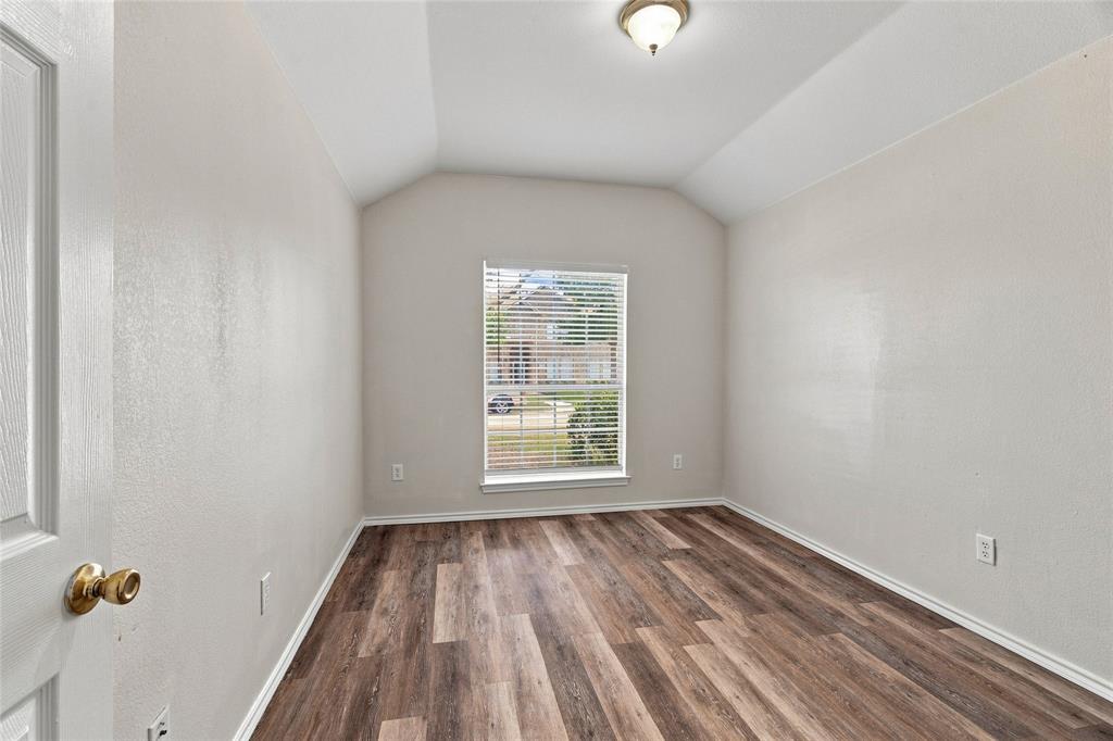 1033 Suffolk Lane Property Photo 17