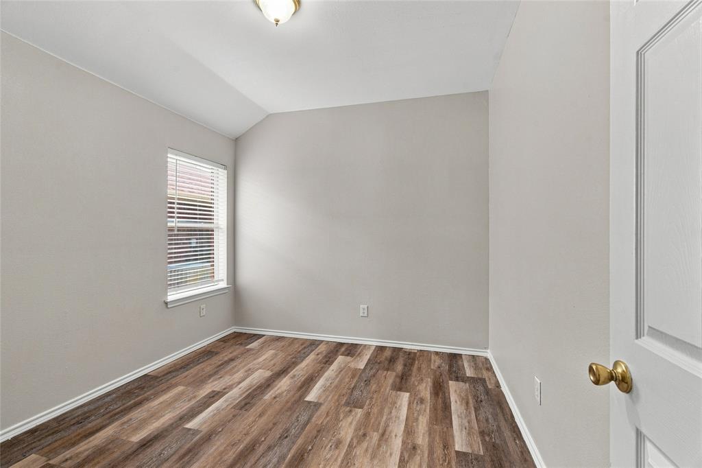 1033 Suffolk Lane Property Photo 18
