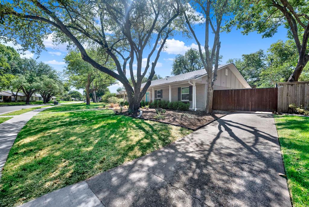 3326 Dartmoor Drive Property Photo 2
