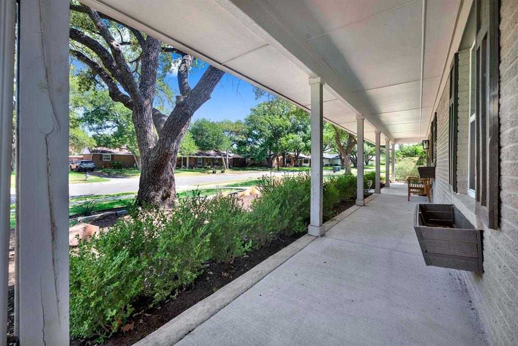 3326 Dartmoor Drive Property Photo 3