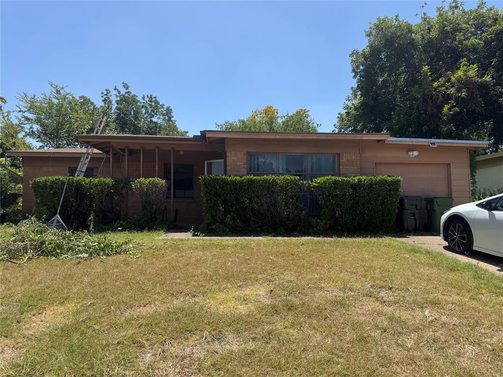 2204 Cloverdale Street Property Photo 1