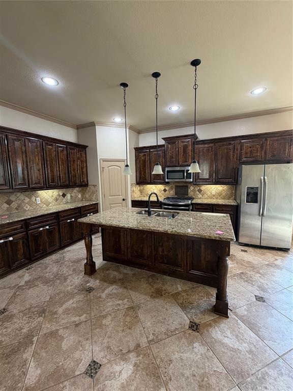 607 Deverson Drive Property Photo 12