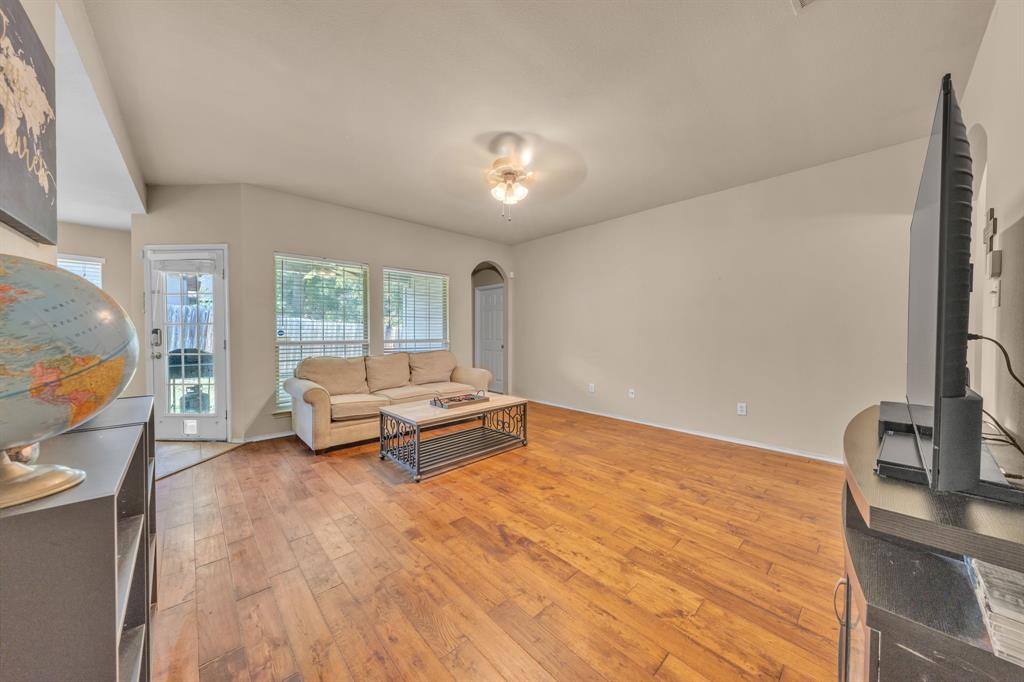 605 E Ross Street Property Photo 3