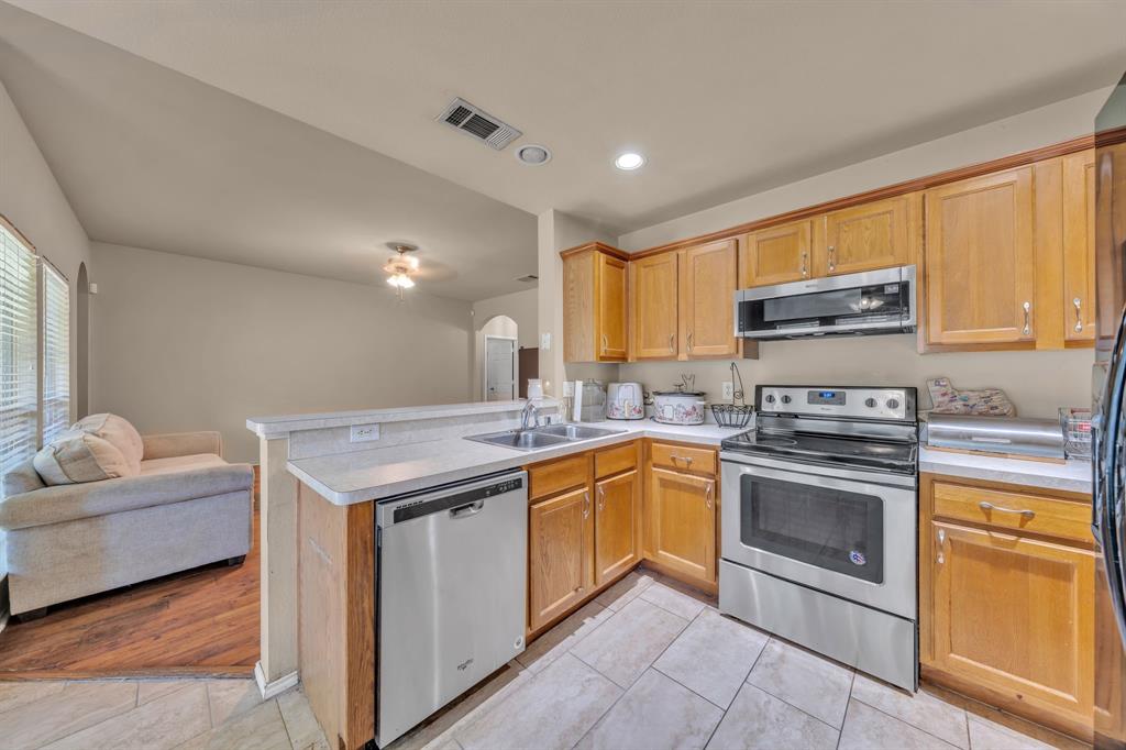605 E Ross Street Property Photo 8