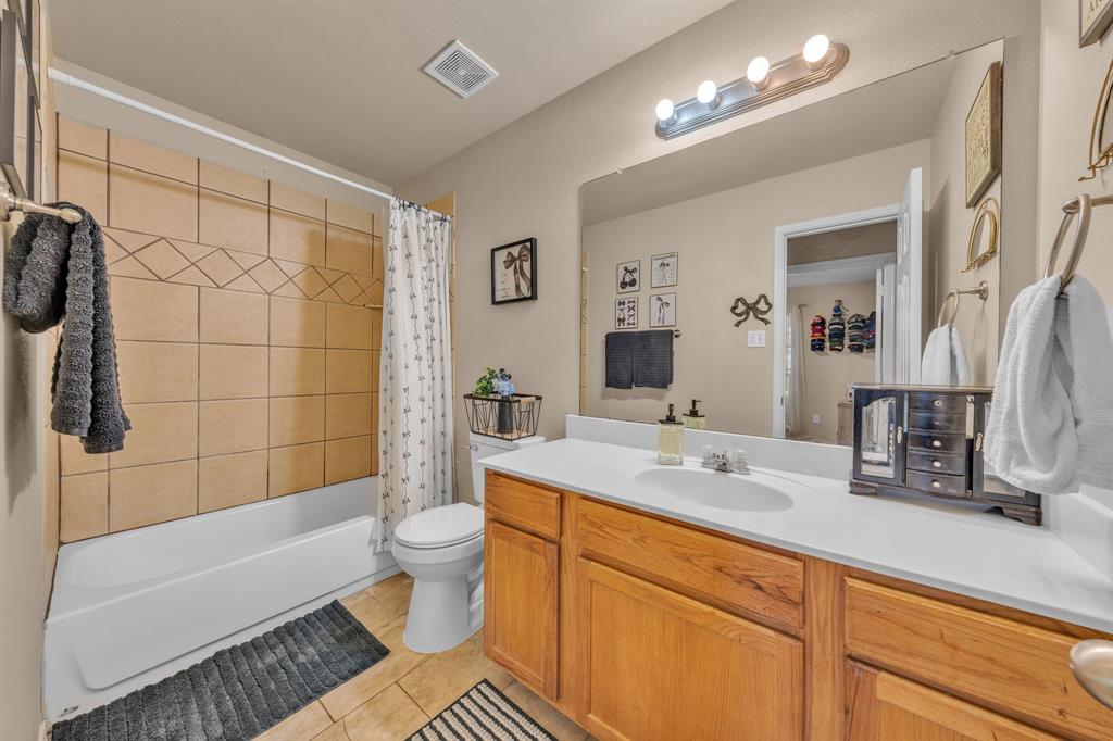 605 E Ross Street Property Photo 11