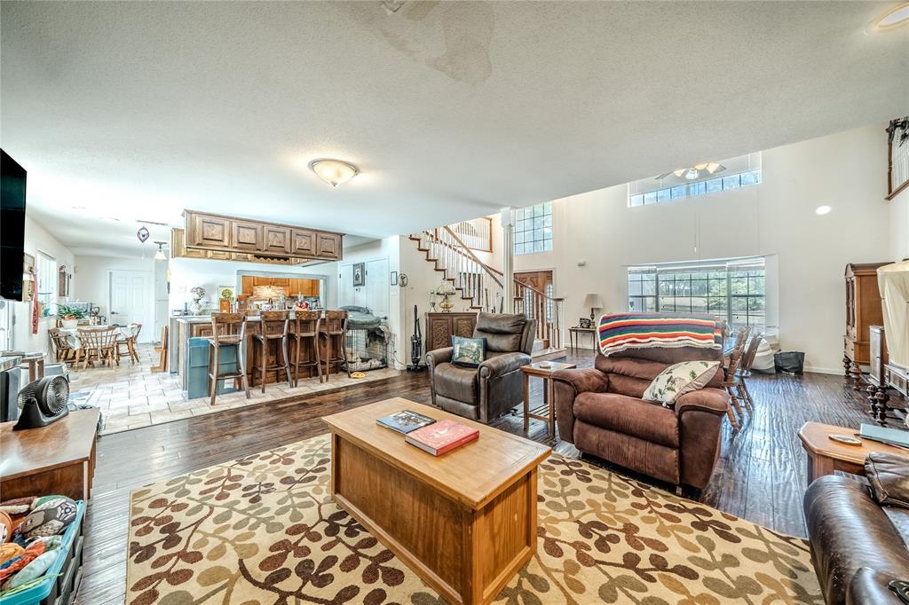 1202 Driftwood Drive Property Photo 3