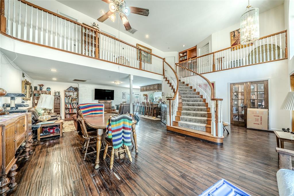 1202 Driftwood Drive Property Photo 4