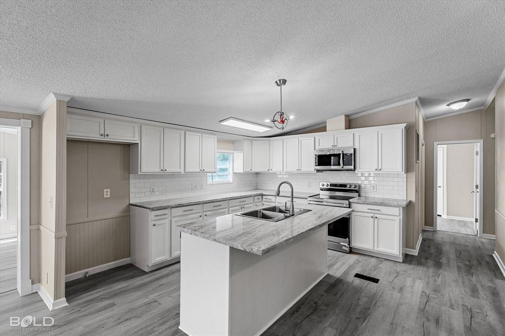8725 Pinehaven Drive Property Photo 3