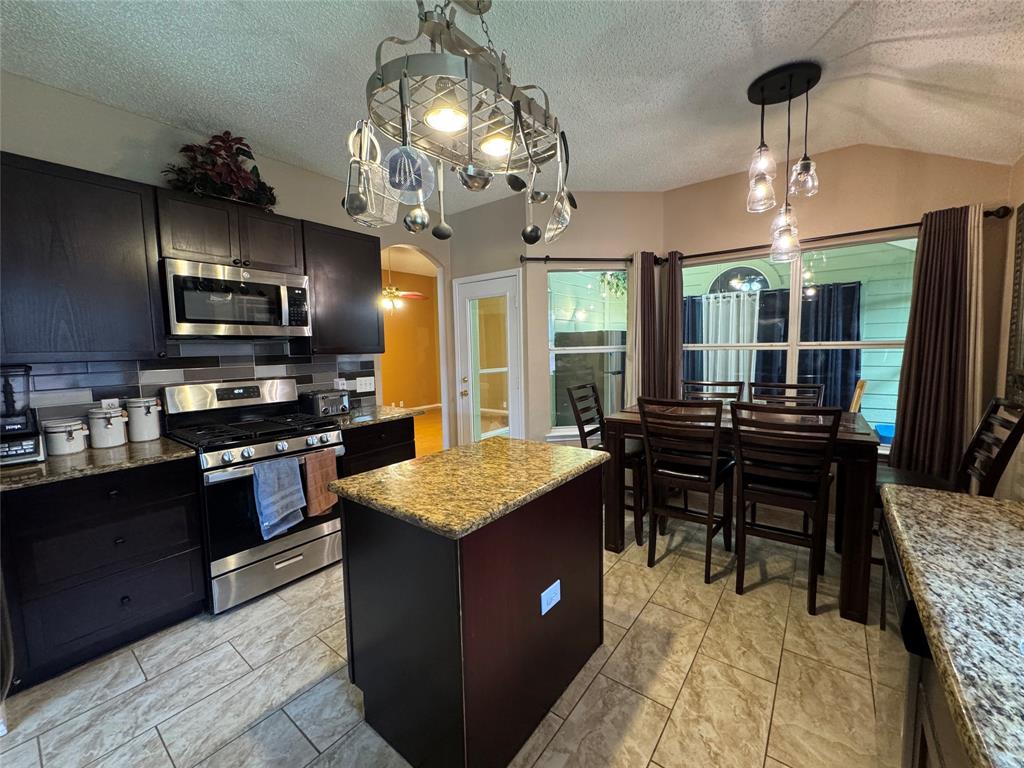 1236 Quaker Lane Property Photo 6