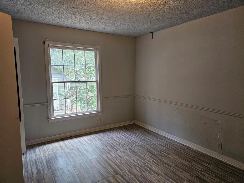 2515 Denison Street Property Photo 3