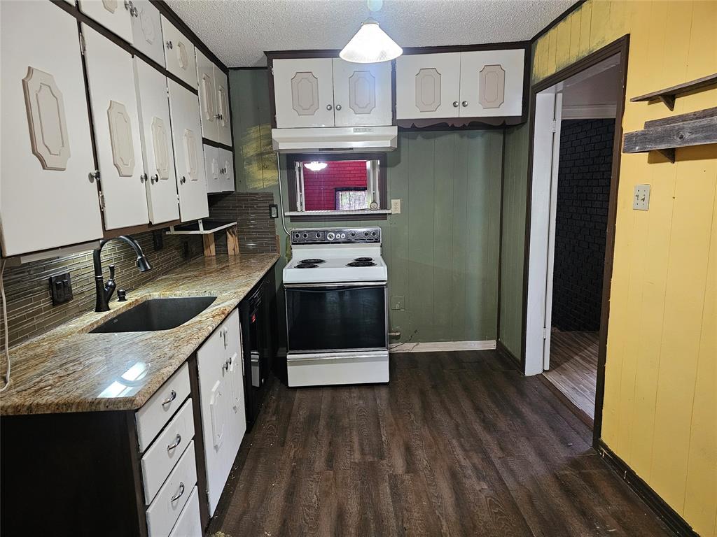 2515 Denison Street Property Photo 4