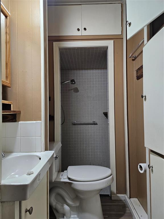 2515 Denison Street Property Photo 5
