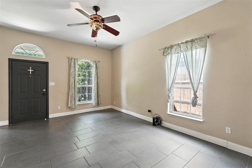 1510 N Carroll Avenue Property Photo 2