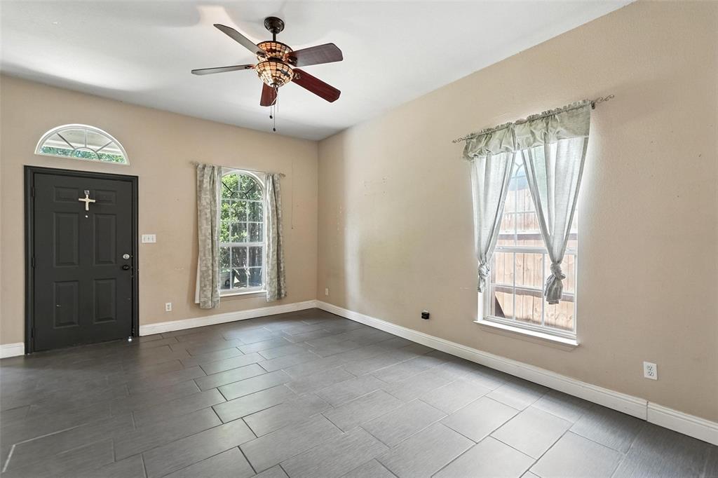 1510 N Carroll Avenue Property Photo 3
