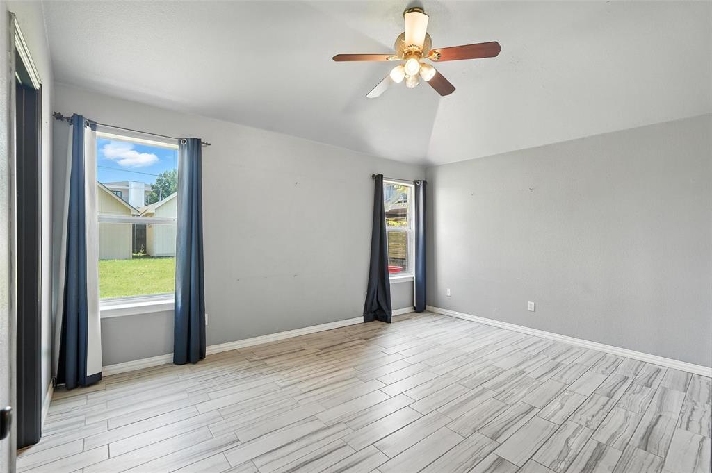 1510 N Carroll Avenue Property Photo 17