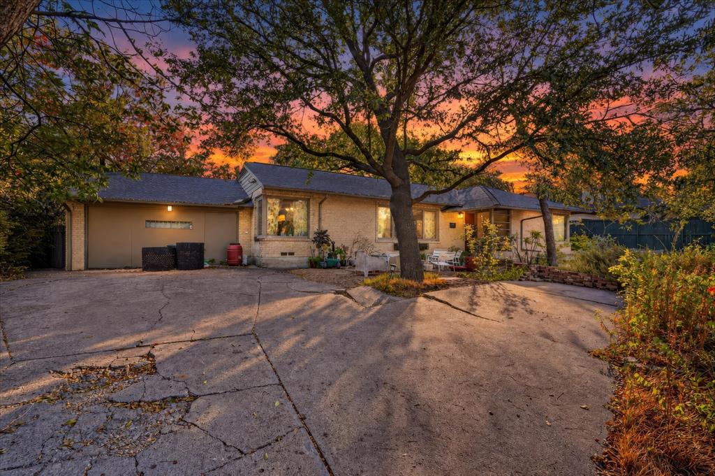 1058 N Buckner Boulevard Property Photo 1