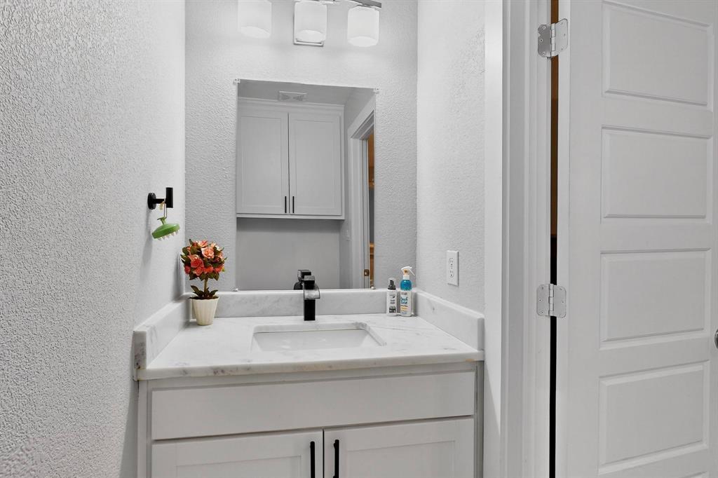 1901 Avenue E Property Photo 3