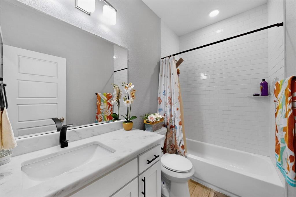 1901 Avenue E Property Photo 5