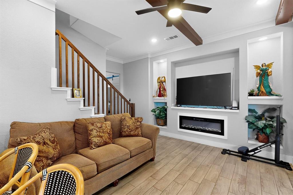 1901 Avenue E Property Photo 8