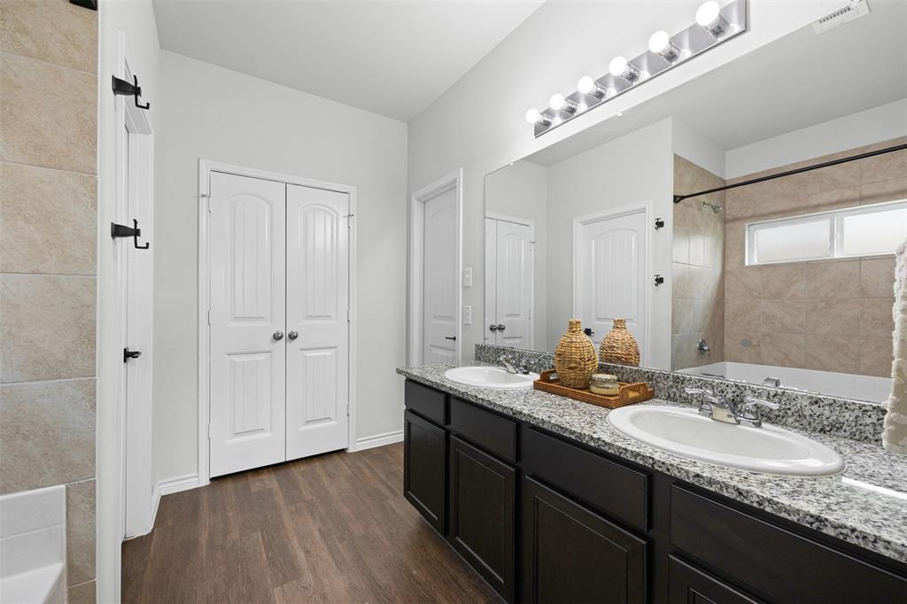2038 Buttonwood Street Property Photo 19