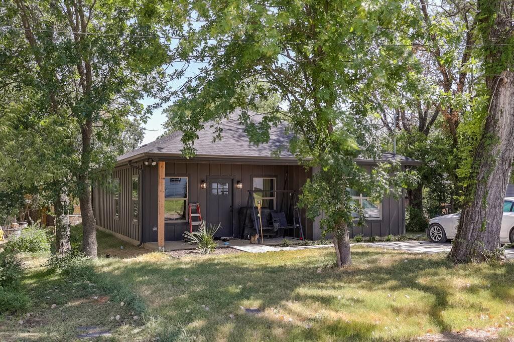 305 W 5th Street Property Photo 1