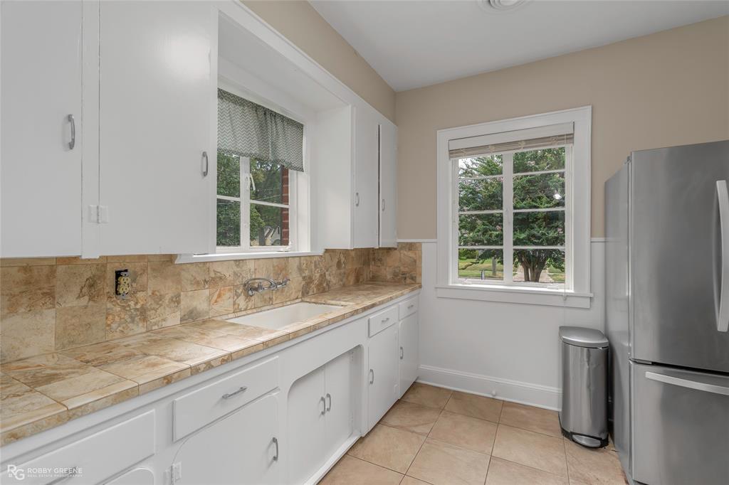 123 Ardmore Avenue Property Photo 8
