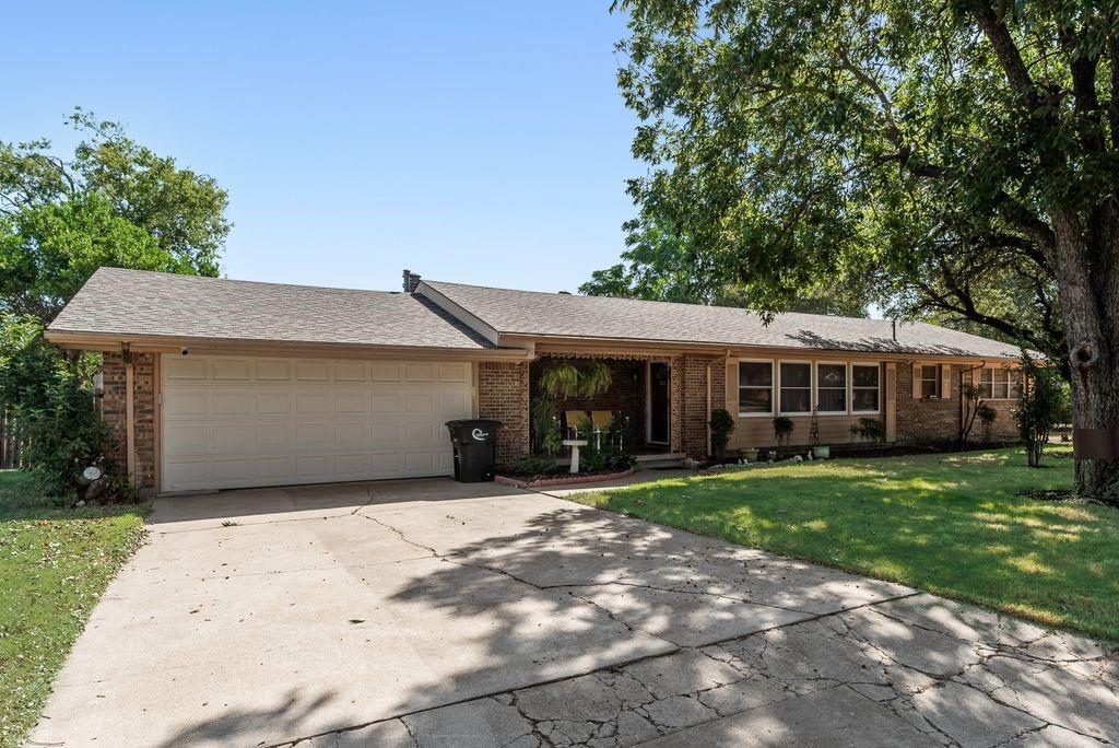 919 Surry Place Drive Property Photo 1