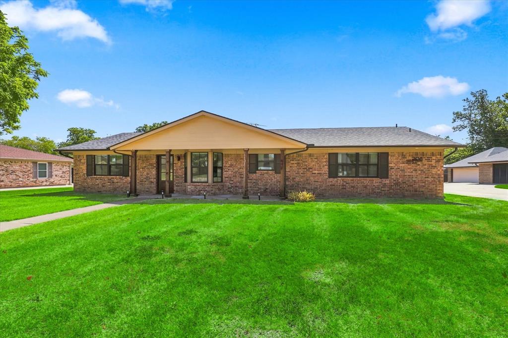 208 Diane Drive Property Photo 1