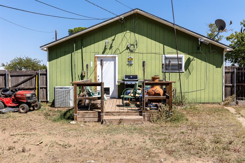 2301 E 1st Street Property Photo 6