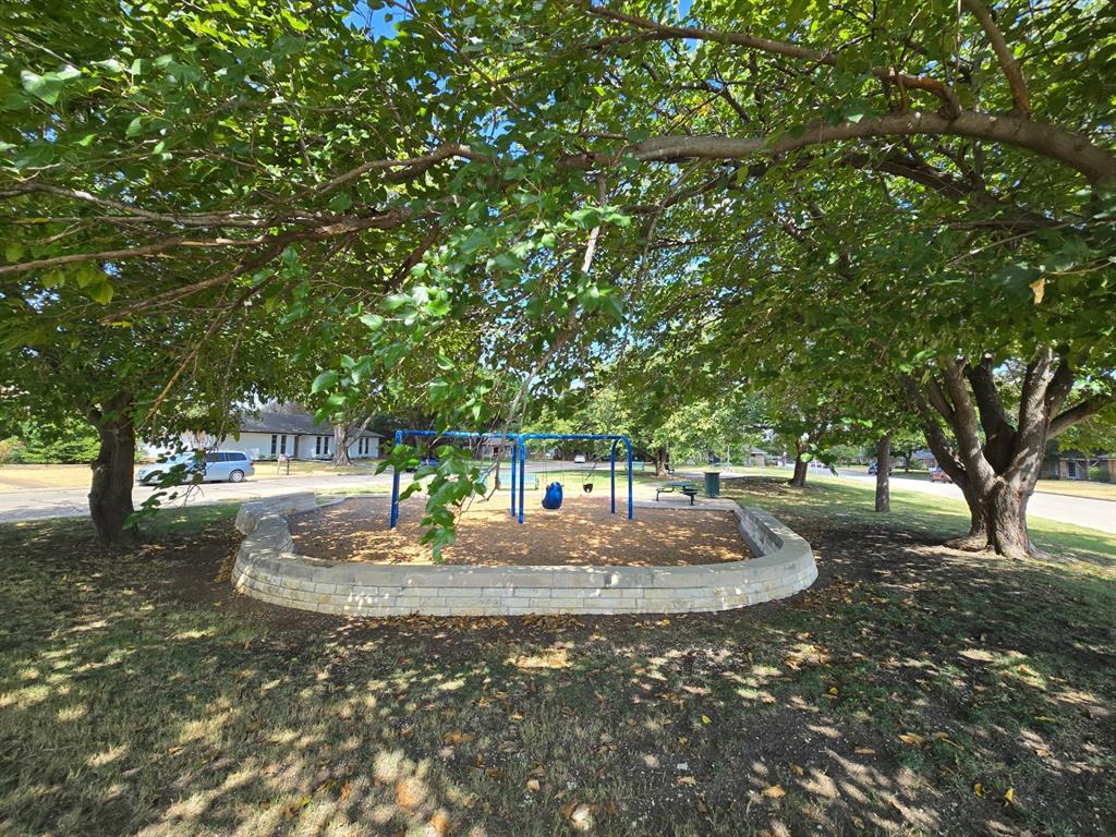 903 Emerson Drive Property Photo 30