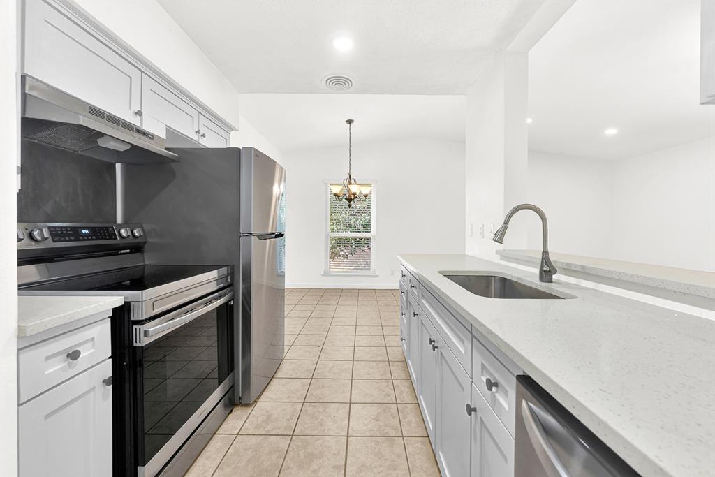 410 Melrose Drive Property Photo 2