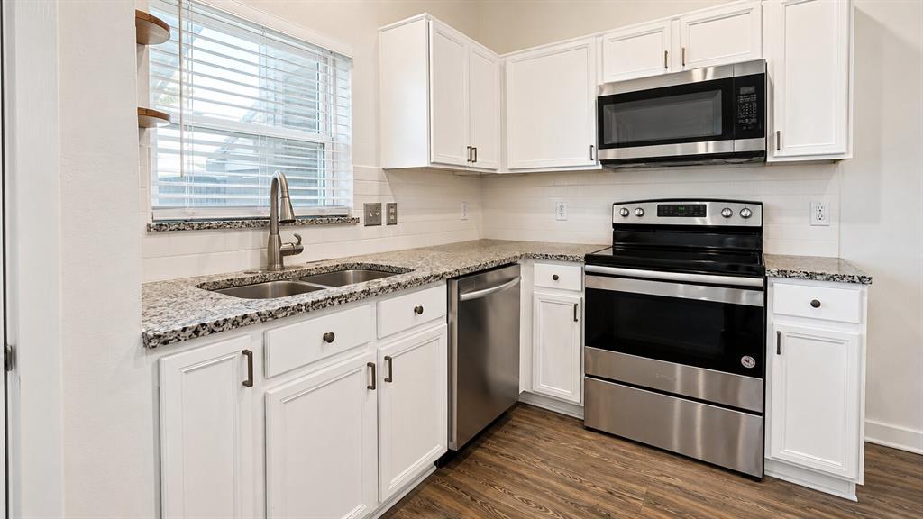 908 Greene Way Property Photo 3