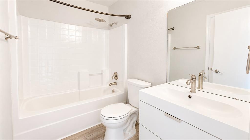 908 Greene Way Property Photo 15