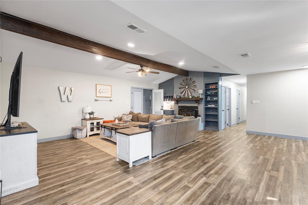 6947 Fm 2494 Property Photo 10