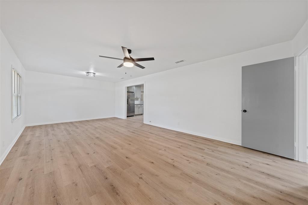 903 E Avenue C Property Photo 2