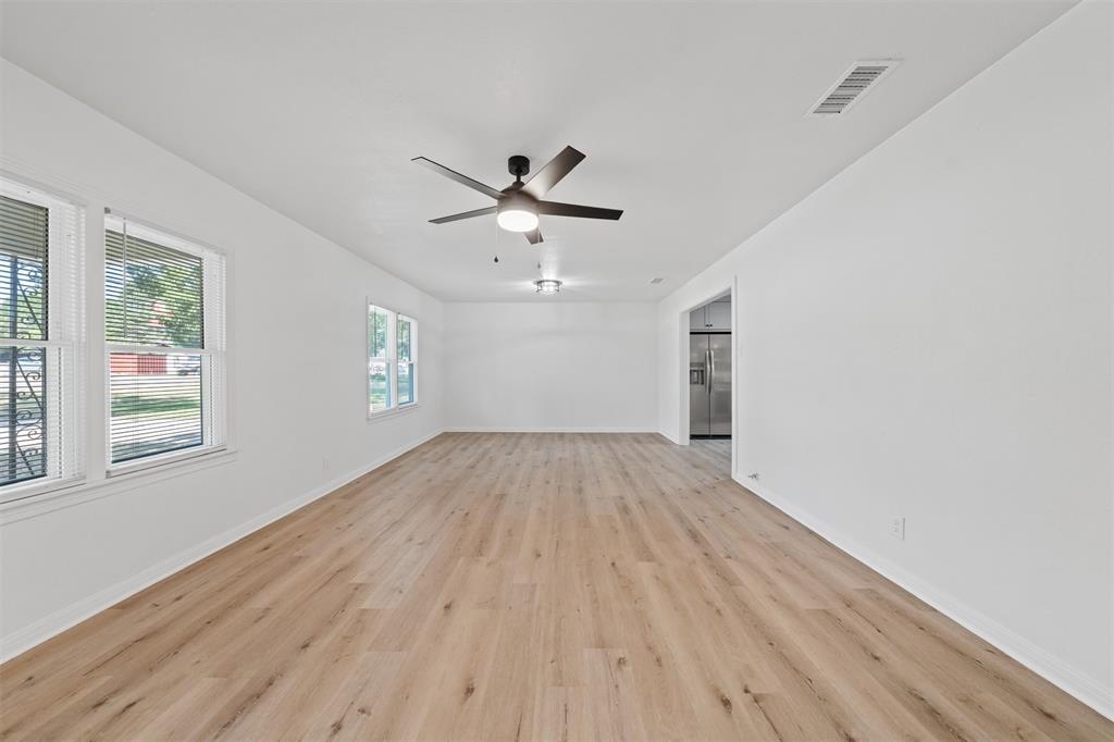903 E Avenue C Property Photo 3