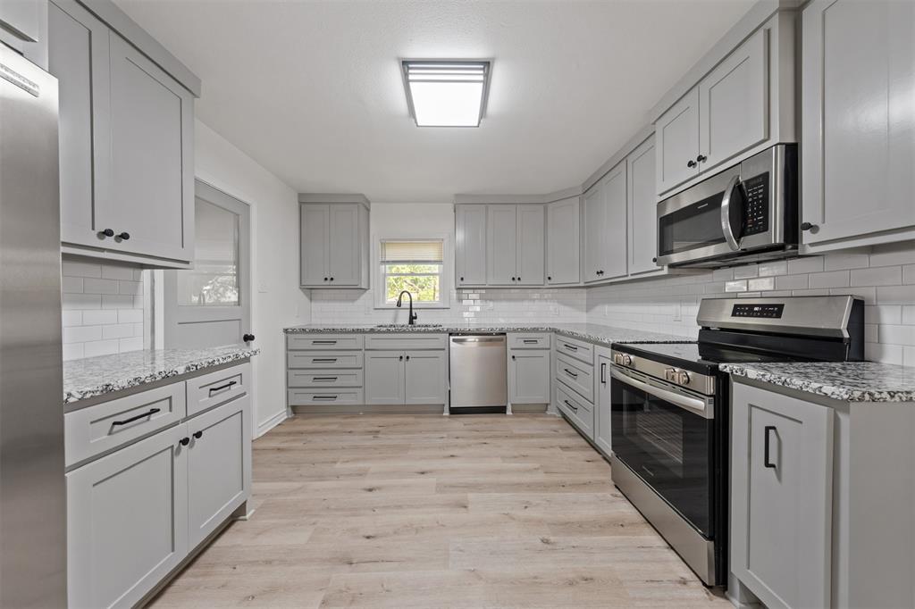 903 E Avenue C Property Photo 6