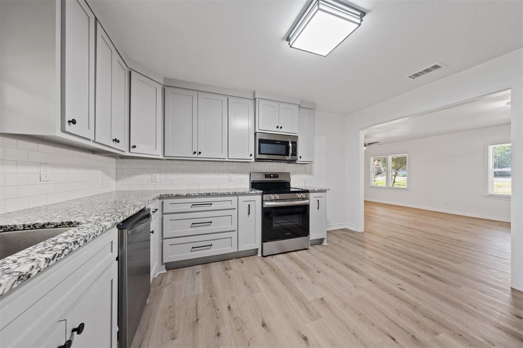 903 E Avenue C Property Photo 8
