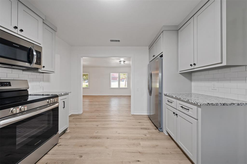 903 E Avenue C Property Photo 10